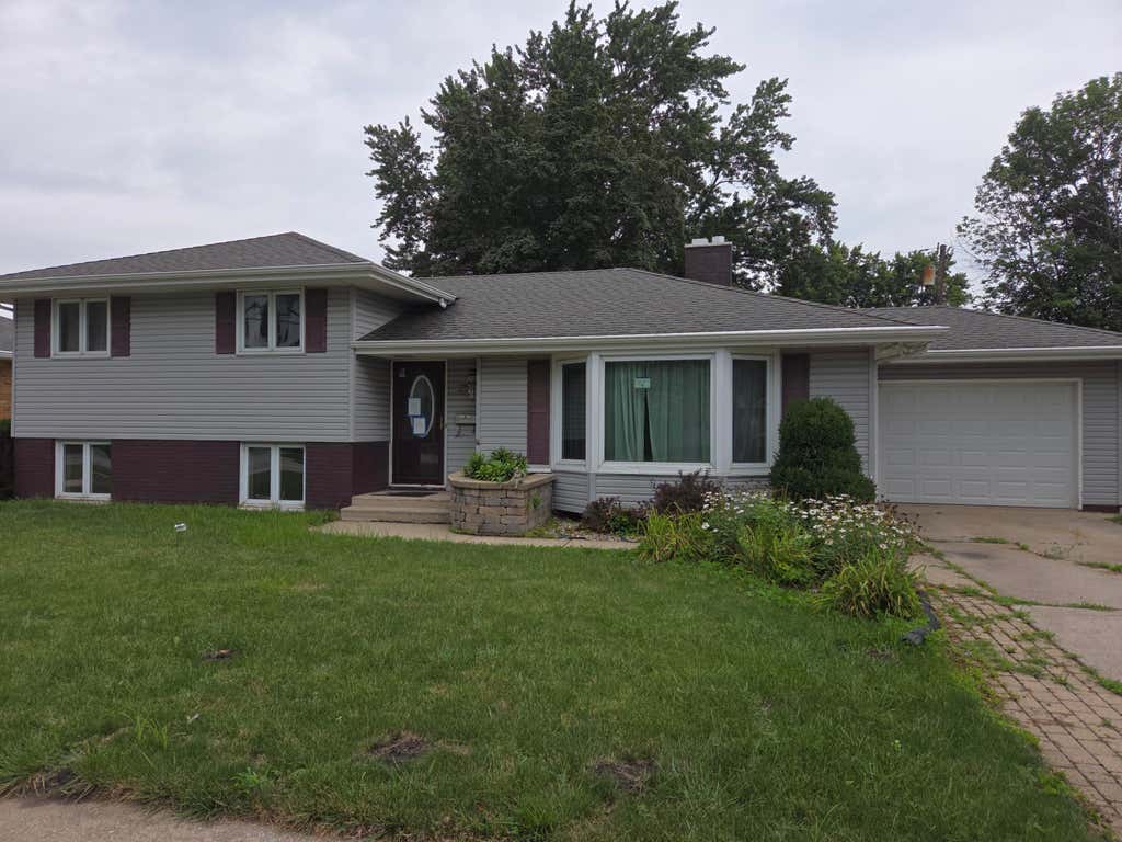 Photo of 2541 Lincoln Street, Highland, IN 46322 (MLS # 844127)