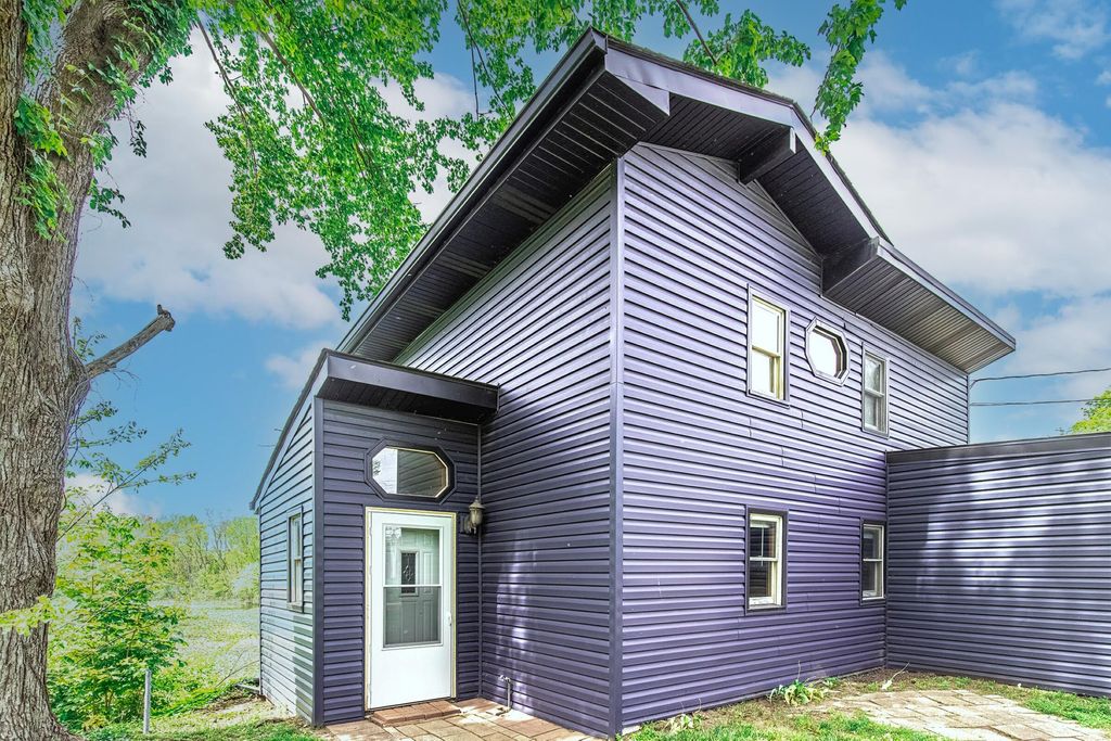Photo of 803 Pennsylvania Avenue, La Porte, IN 46350 (MLS # 839287)