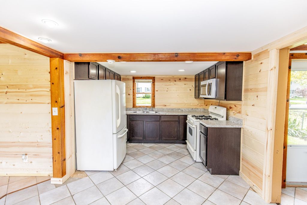 Photo of 803 Pennsylvania Avenue, La Porte, IN 46350 (MLS # 839287)