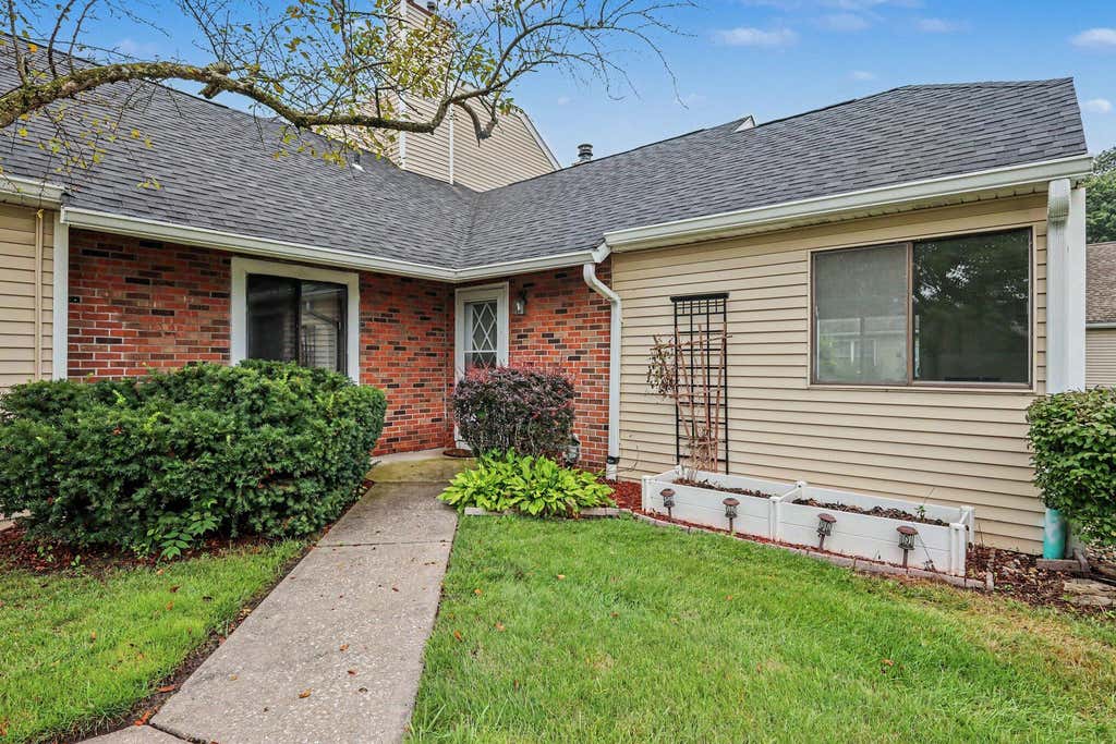 Photo of 1100 Saratoga Lane, Chesterton, IN 46304 (MLS # 843607)
