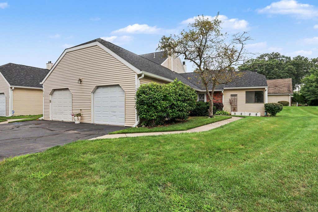 Photo of 1100 Saratoga Lane, Chesterton, IN 46304 (MLS # 843607)