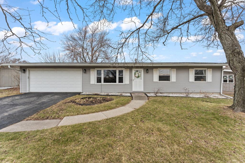 Photo of 415 Sequoia Drive, Valparaiso, IN 46385 (MLS # 835220)
