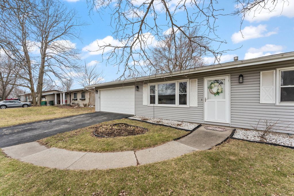 Photo of 415 Sequoia Drive, Valparaiso, IN 46385 (MLS # 835220)