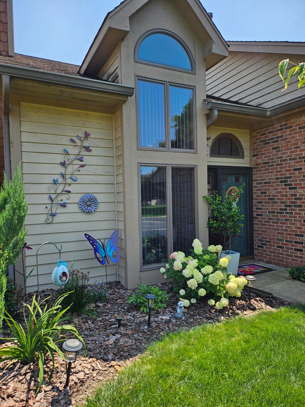 Photo of 1489 Grand Isle Court, Hobart, IN 46342 (MLS # 838302)