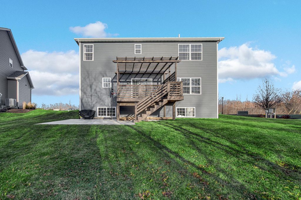 Photo of 301 Hatch Lake Pkwy, Valparaiso, IN 46385 (MLS # 832598)