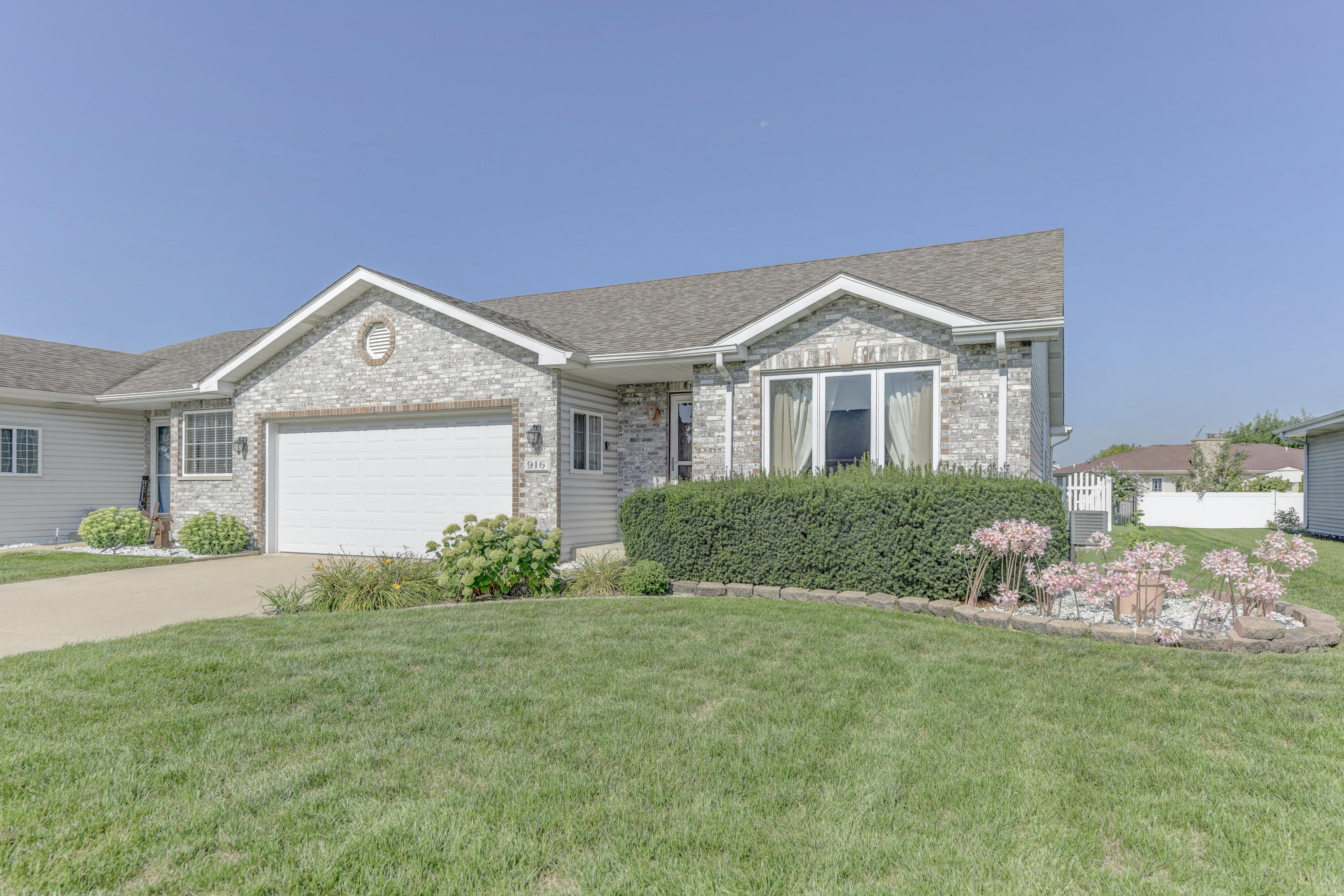 916 Blue Jay Way