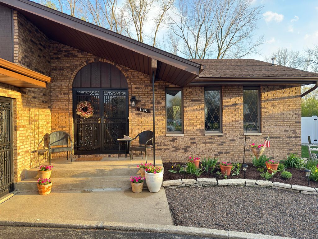 Photo of 1148 Tamarack Place, Munster, IN 46321 (MLS # 837612)