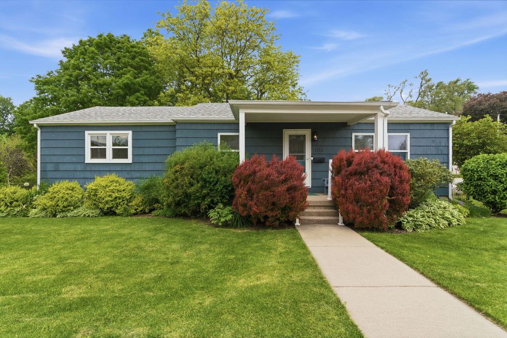 Photo of 1113 Valparaiso Street, Valparaiso, IN 46383 (MLS # 839235)