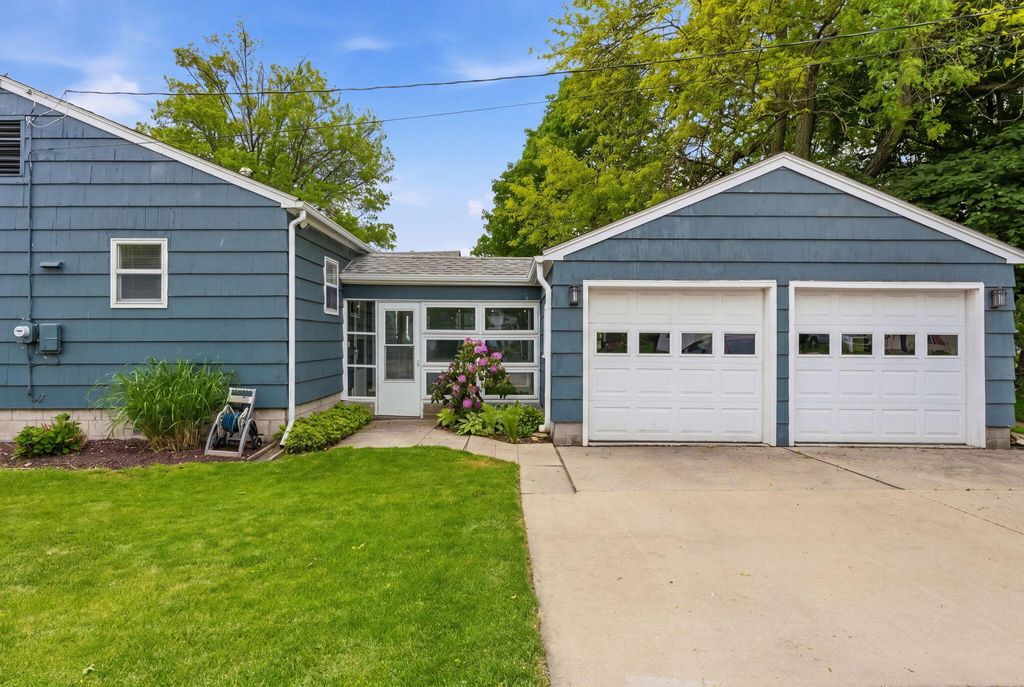 Photo of 1113 Valparaiso Street, Valparaiso, IN 46383 (MLS # 839235)