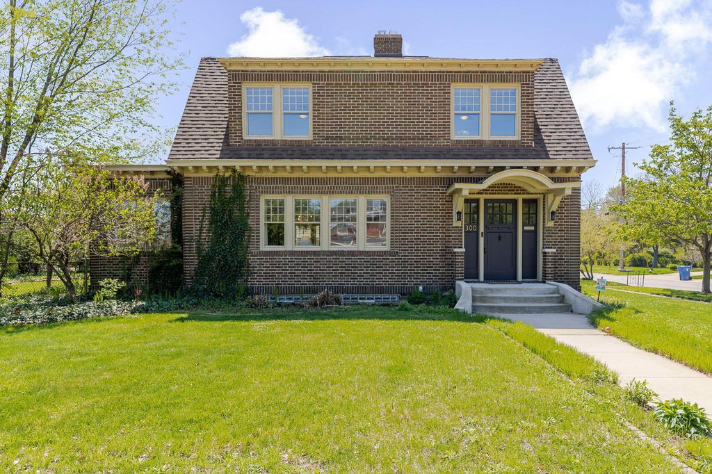 Photo of 300 E Morgan Avenue, Chesterton, IN 46304 (MLS # 837762)