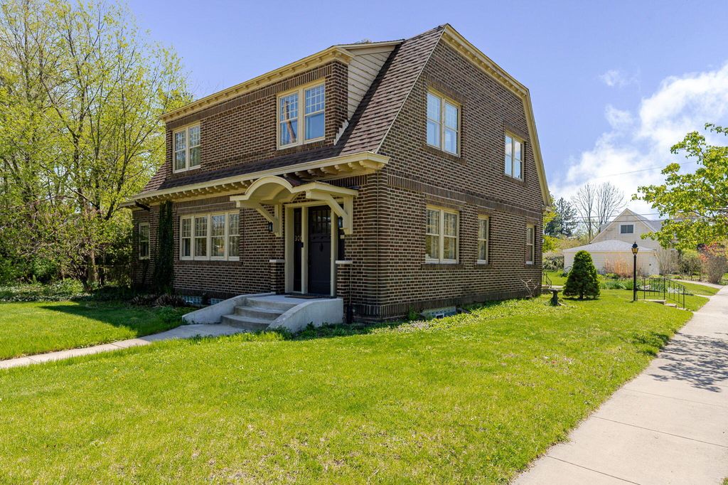 Photo of 300 E Morgan Avenue, Chesterton, IN 46304 (MLS # 837762)