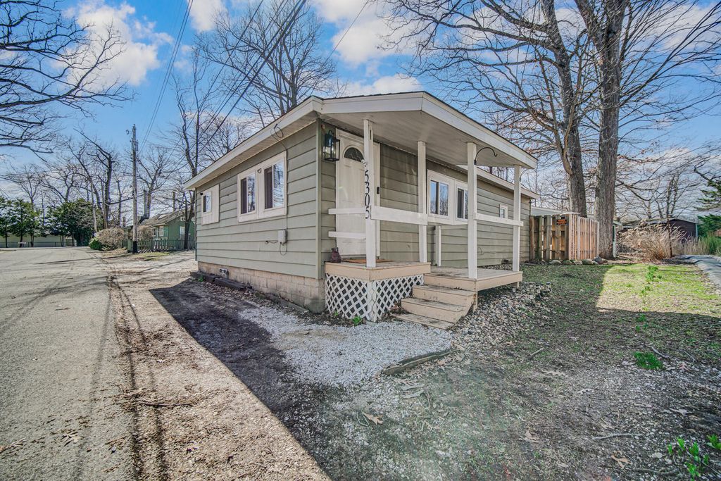 Photo of 5305 4th Avenue, Valparaiso, IN 46383 (MLS # 835816)