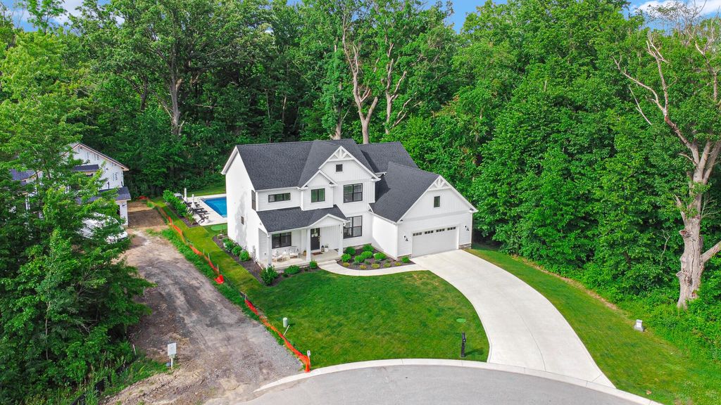 Photo of 18 Blue Grass Way, Chesterton, IN 46304 (MLS # 840649)