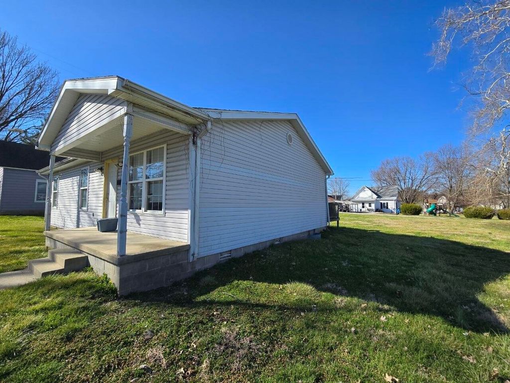 Photo of 328 E Georgia Street, Brazil, IN 47834 (MLS # 835466)