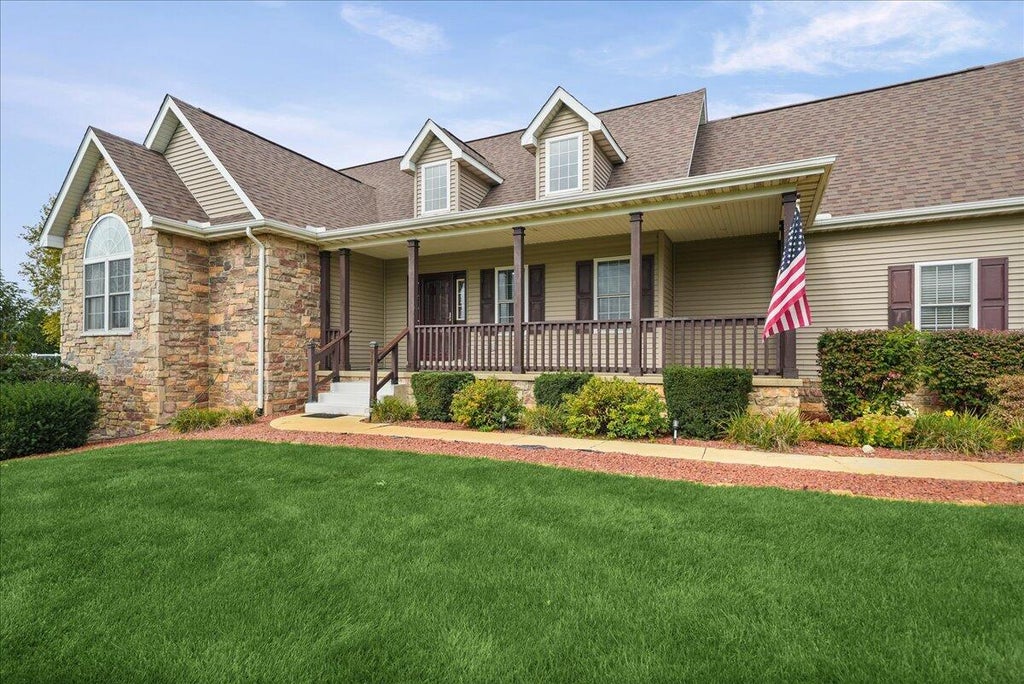 Photo of 104 Matt Ridge, Valparaiso, IN 46383 (MLS # 846869)