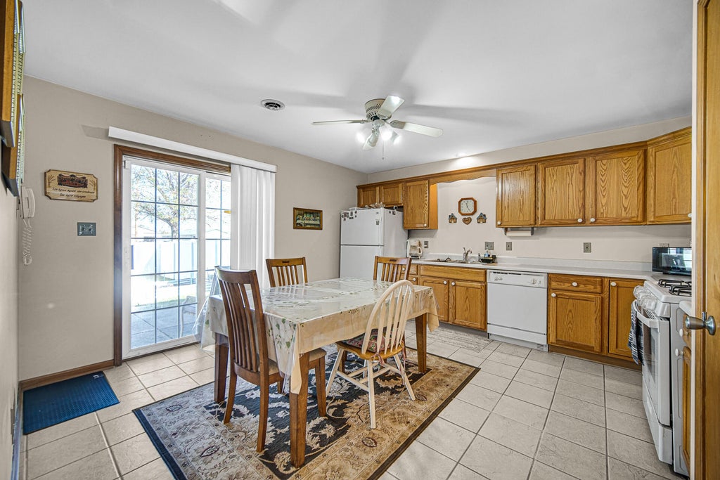 Photo of 1650 Aspen Drive, Crown Point, IN 46307 (MLS # 847235)