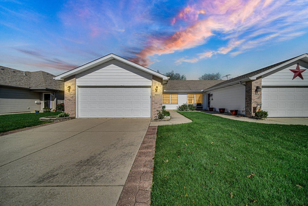 Photo of 1650 Aspen Drive, Crown Point, IN 46307 (MLS # 847235)