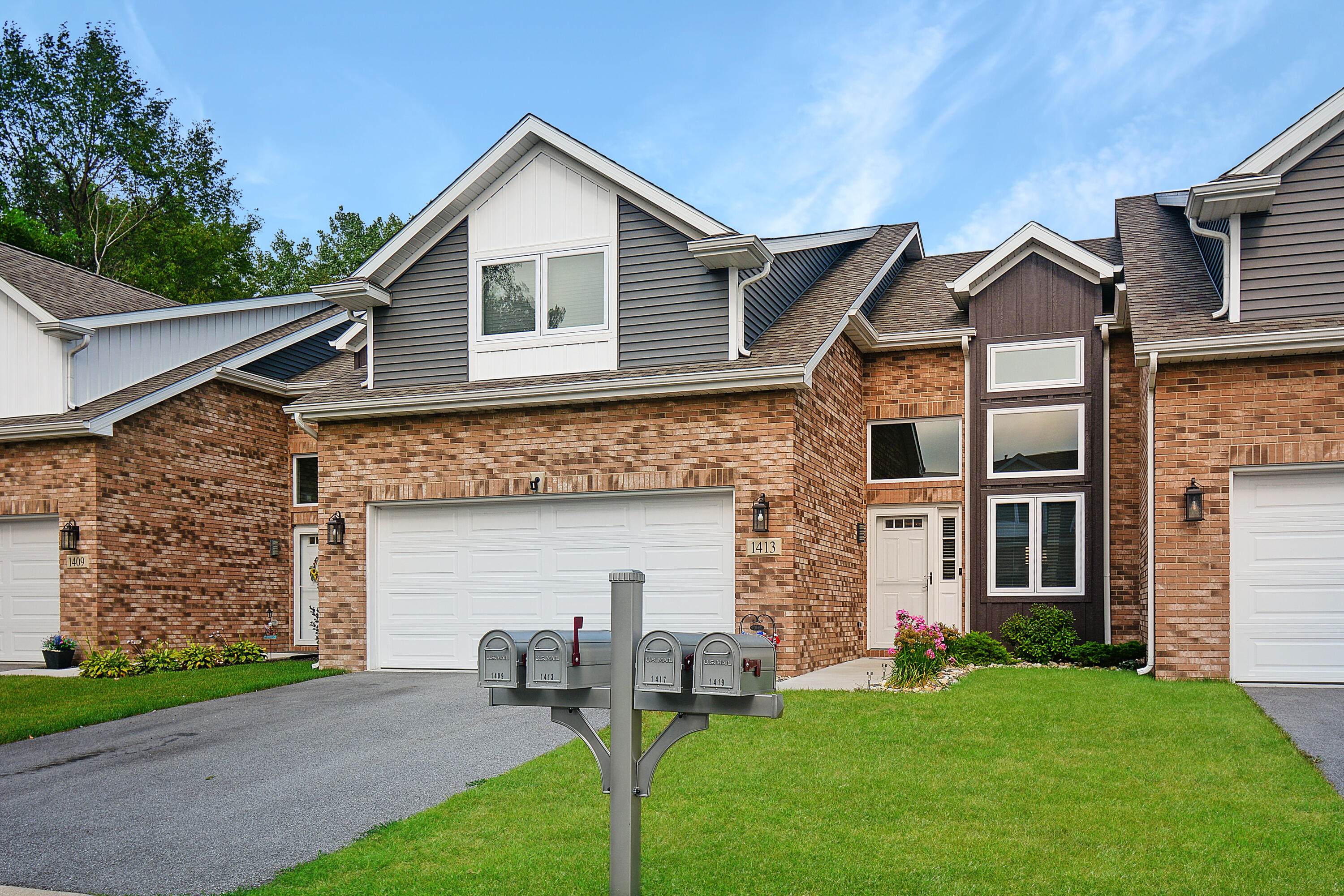 View Hobart, IN 46342 townhome