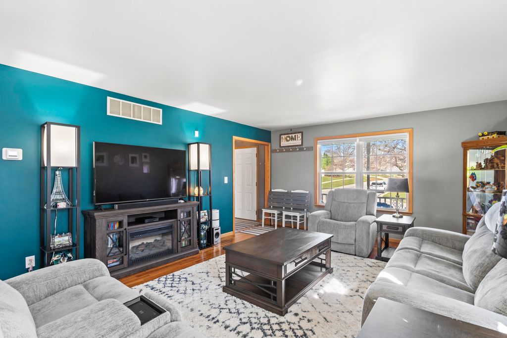 Photo of 507 Galway Drive, Valparaiso, IN 46385 (MLS # 835604)