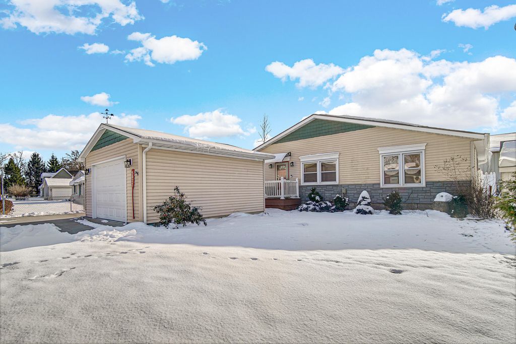 Photo of 5027 E Woodland Drive, Knox, IN 46534 (MLS # 831720)