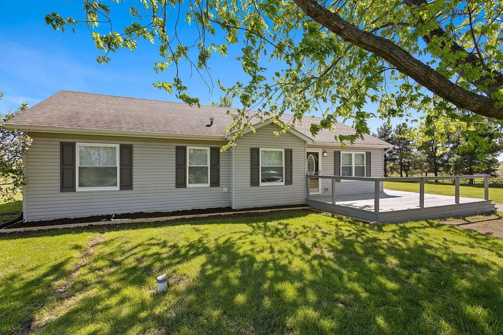 Photo of 16435 Colorado Street, Hebron, IN 46341 (MLS # 837818)