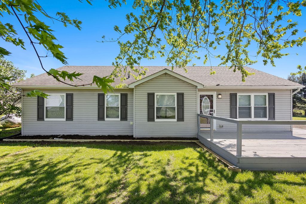Photo of 16435 Colorado Street, Hebron, IN 46341 (MLS # 837818)