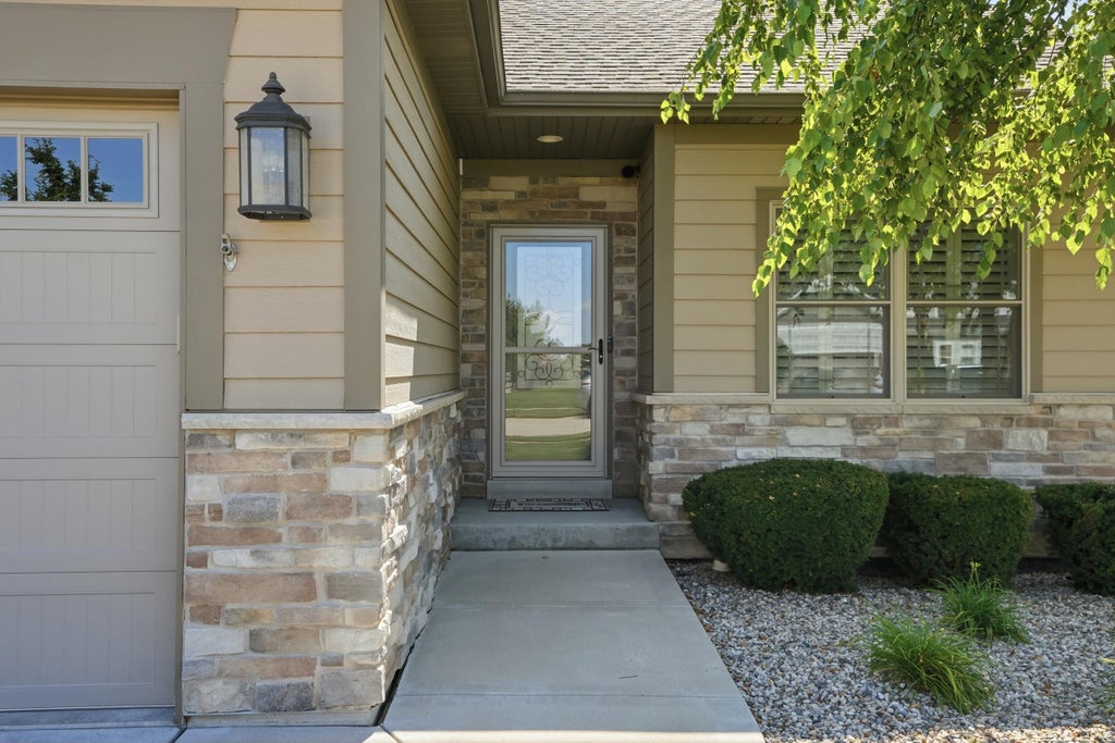 Photo of 10791 Scarlett Oak Drive, Saint John, IN 46373 (MLS # 842917)
