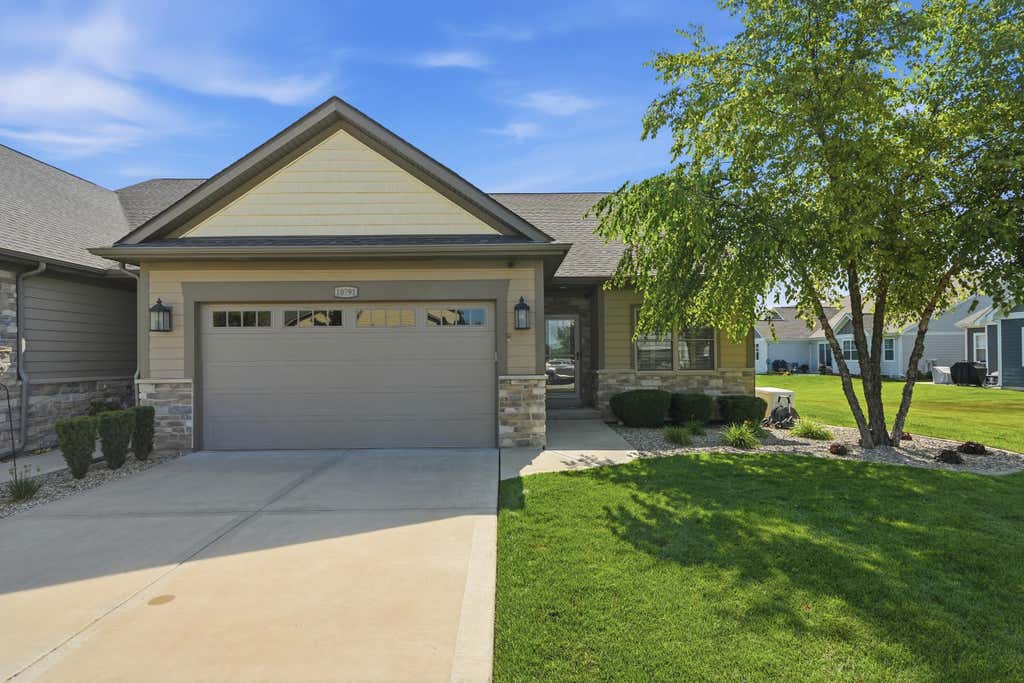 Photo of 10791 Scarlett Oak Drive, Saint John, IN 46373 (MLS # 842917)