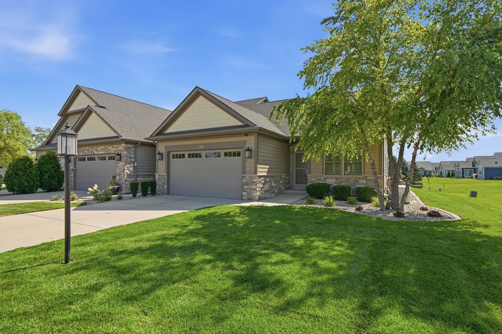 Photo of 10791 Scarlett Oak Drive, Saint John, IN 46373 (MLS # 842917)