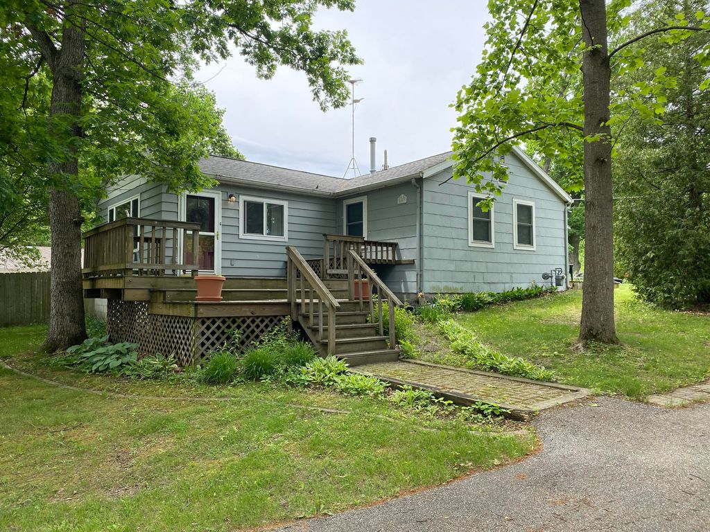 Photo of 5003 White Oak Lane, Valparaiso, IN 46383 (MLS # 831182)