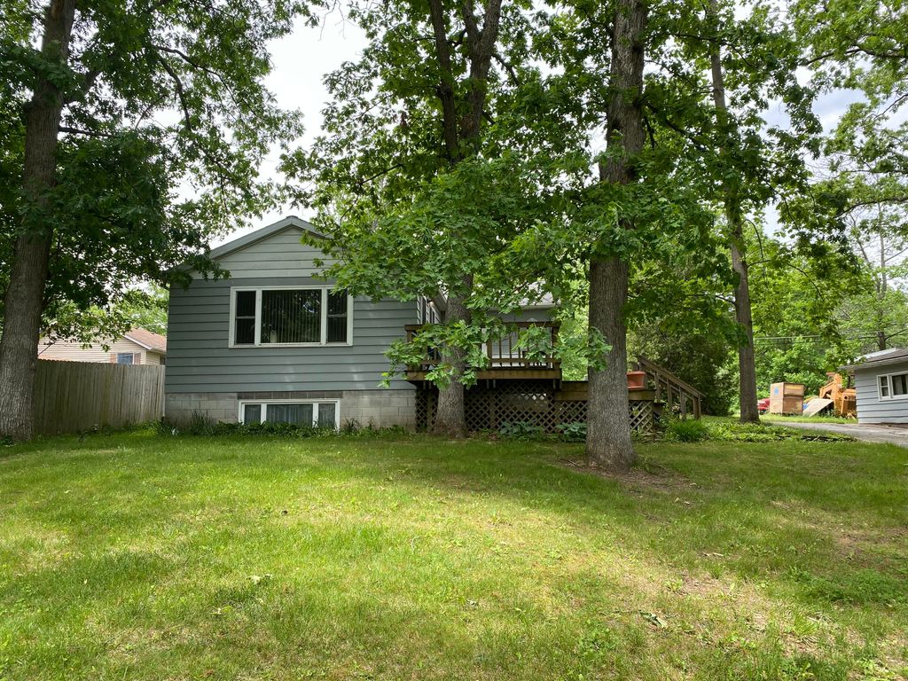 Photo of 5003 White Oak Lane, Valparaiso, IN 46383 (MLS # 831182)