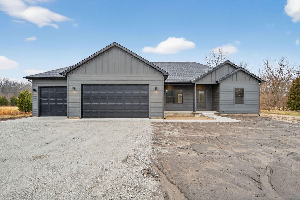 Photo of 238 E 550 N, Rensselaer, IN 47978 (MLS # 832708)