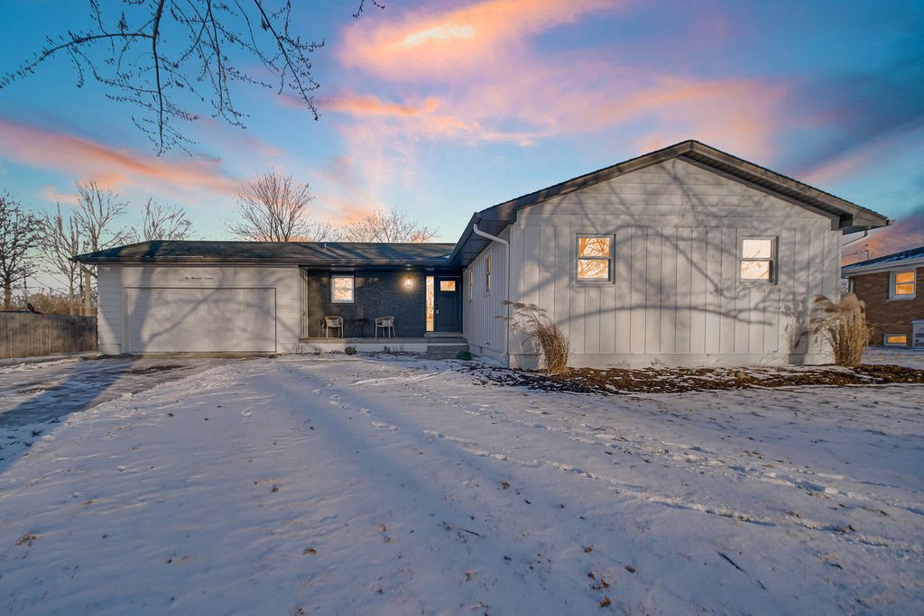Photo of 216 Cherokee Drive, Lowell, IN 46356 (MLS # 833090)