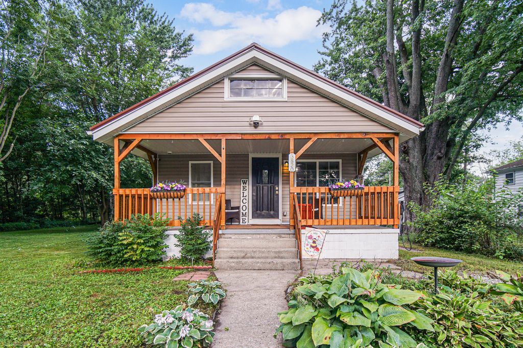 Photo of 3820 Swift Street, Hobart, IN 46342 (MLS # 834241)