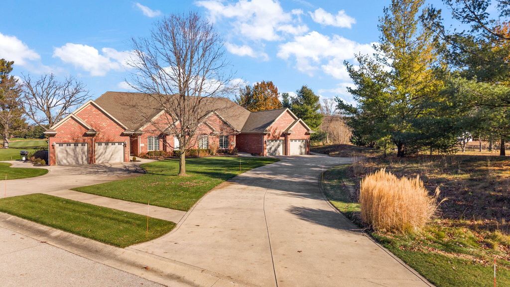 Photo of 5540 Fountain View Drive, Wheatfield, IN 46392 (MLS # 831450)