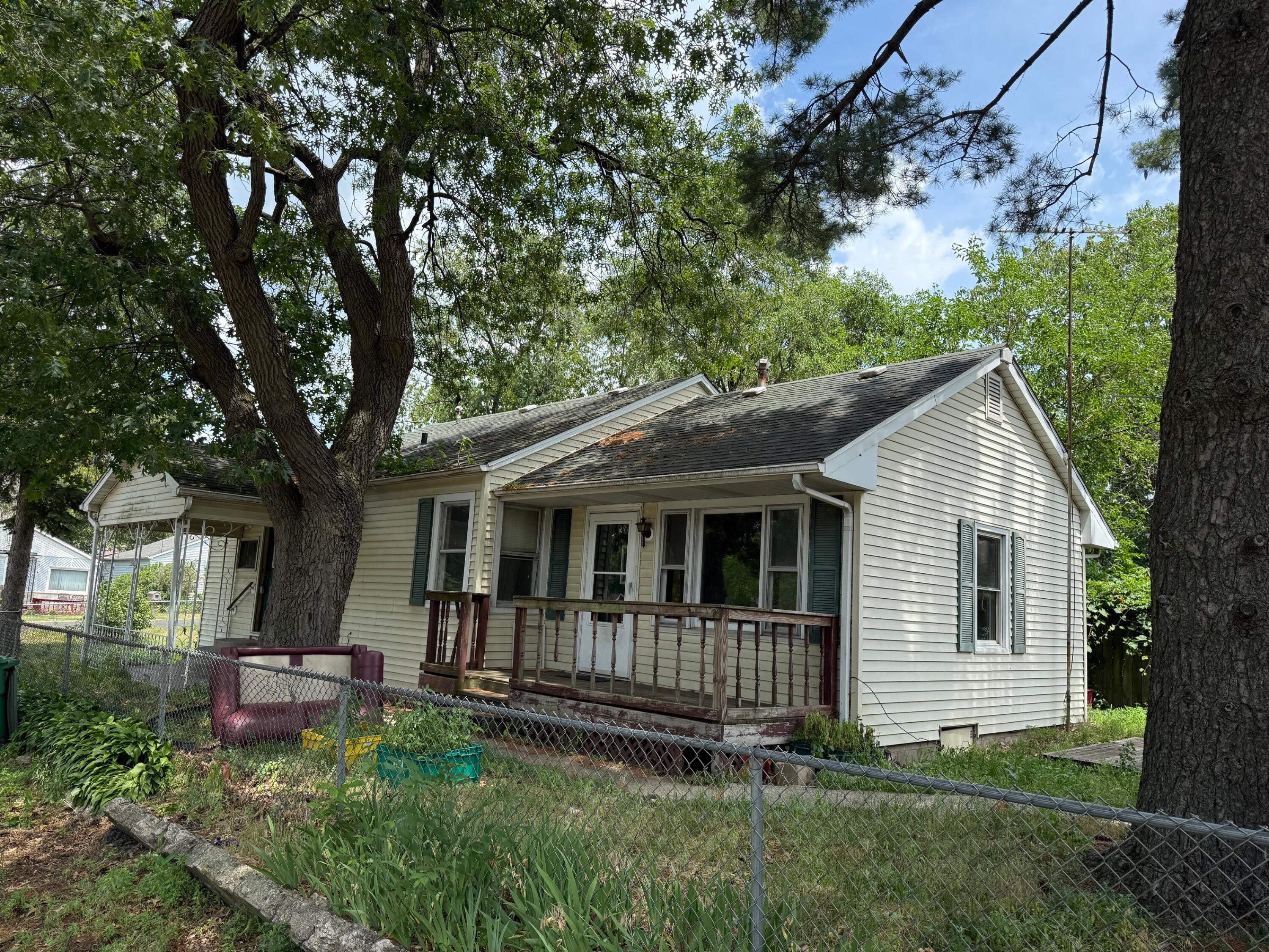 2501 E 36th Avenue
