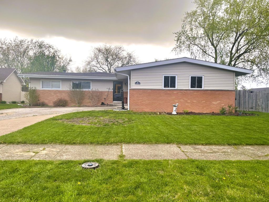 Photo of 254 E Greenwood Avenue, Crown Point, IN 46307 (MLS # 833994)
