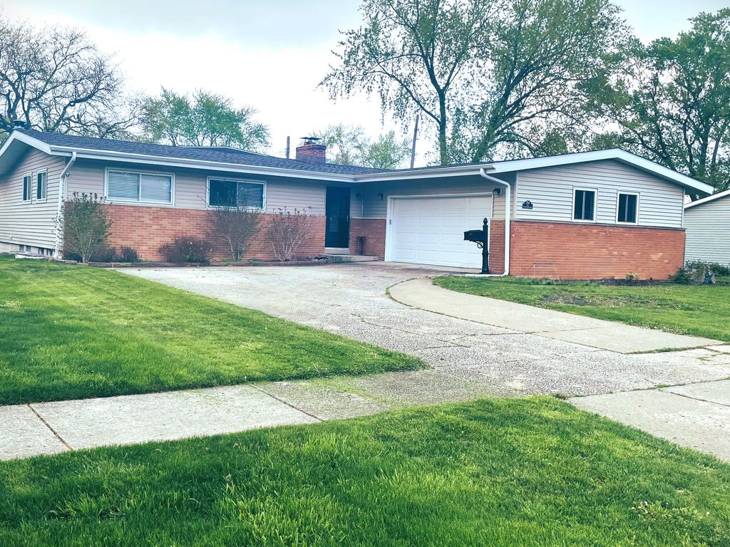 Photo of 254 E Greenwood Avenue, Crown Point, IN 46307 (MLS # 833994)