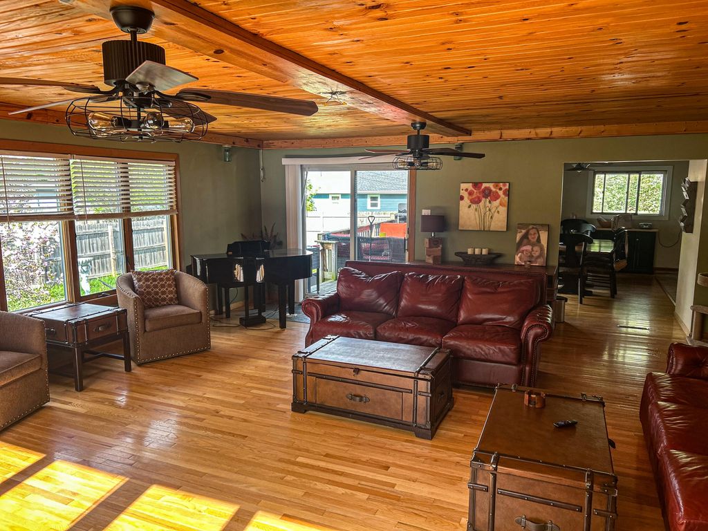 Photo of 254 E Greenwood Avenue, Crown Point, IN 46307 (MLS # 833994)