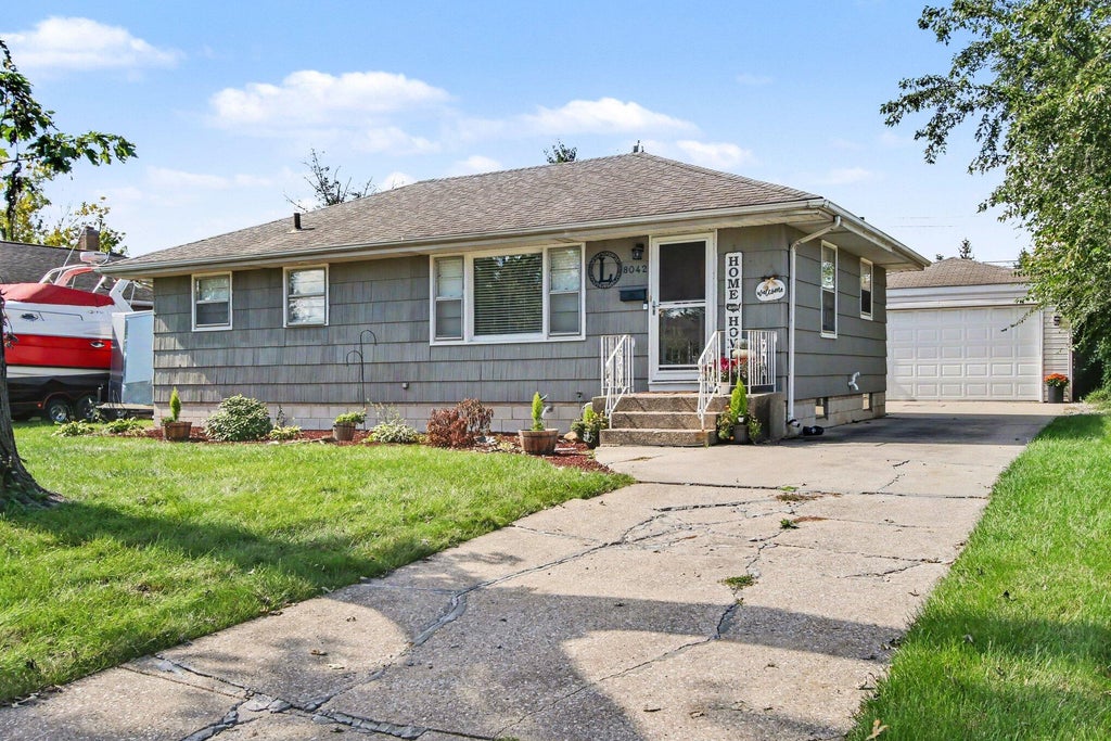 Photo of 8042 Tapper Avenue, Munster, IN 46321 (MLS # 846416)