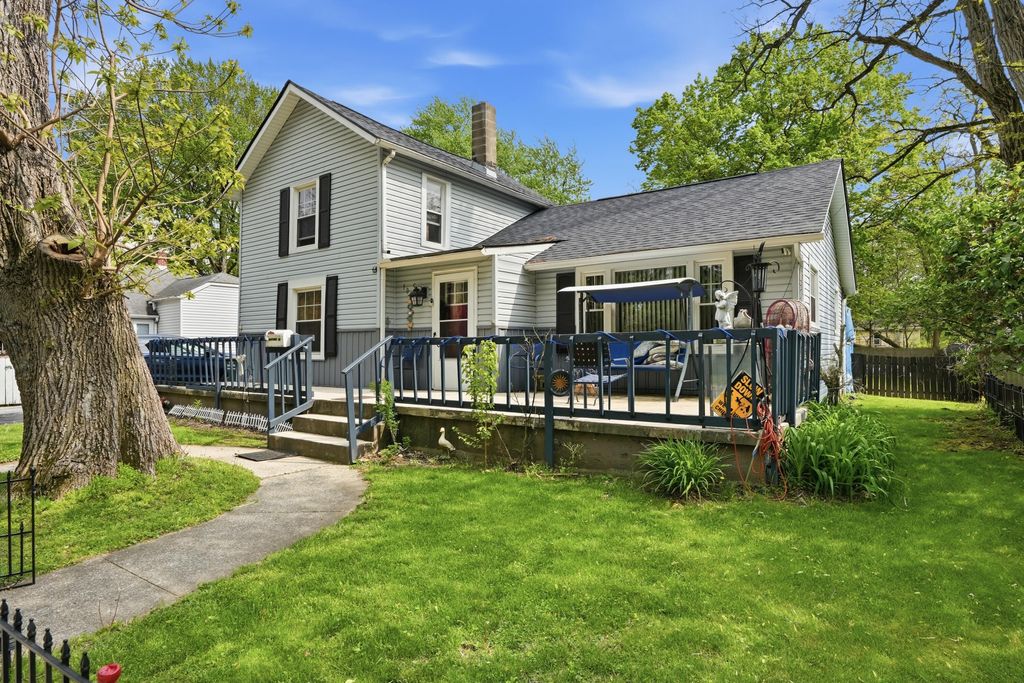 Photo of 1002 Beech Street, Valparaiso, IN 46383 (MLS # 838735)