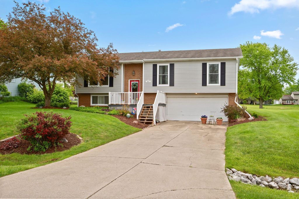 Photo of 3697 Kingsway Drive, Crown Point, IN 46307 (MLS # 838421)