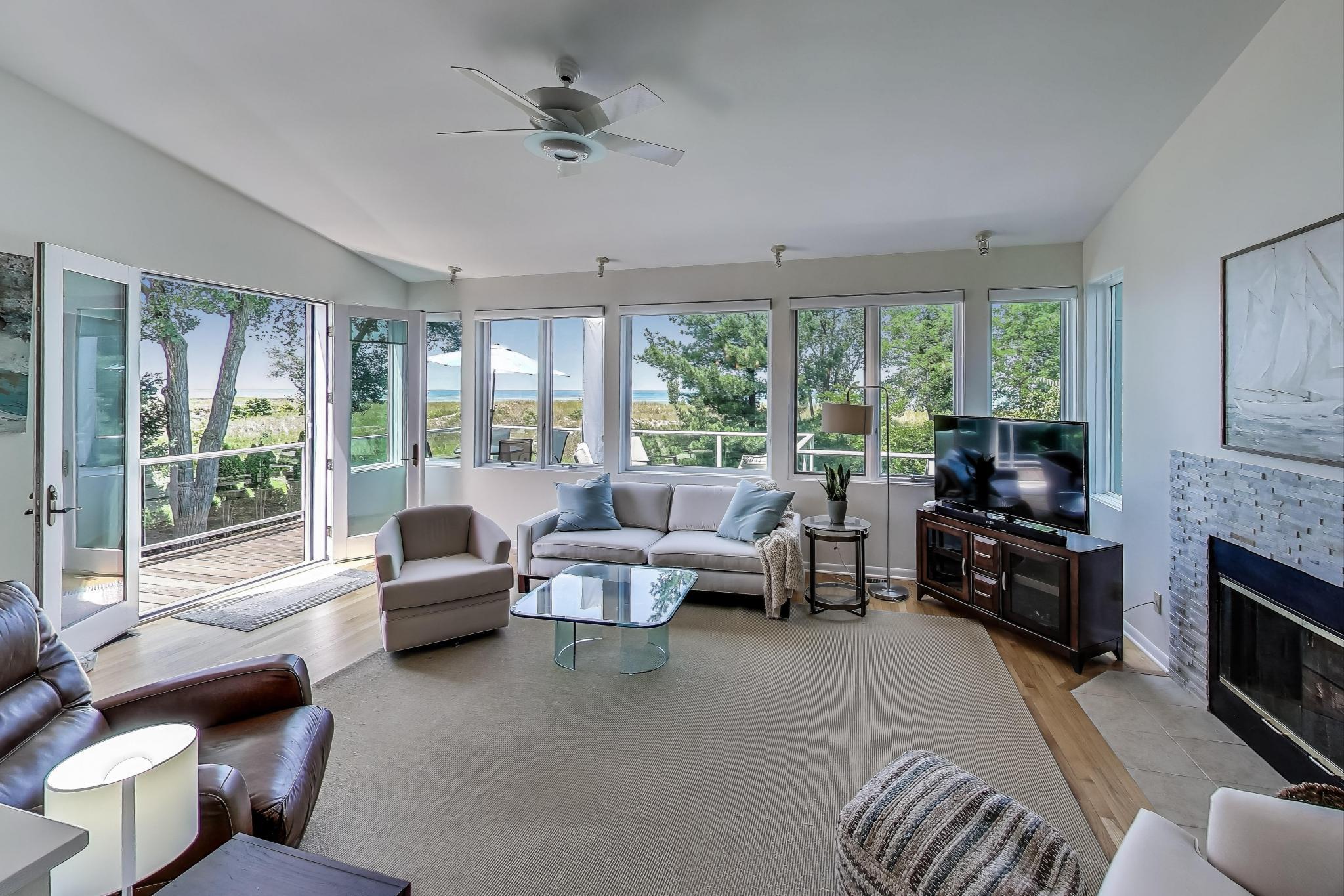 1852 Lakeshore Drive