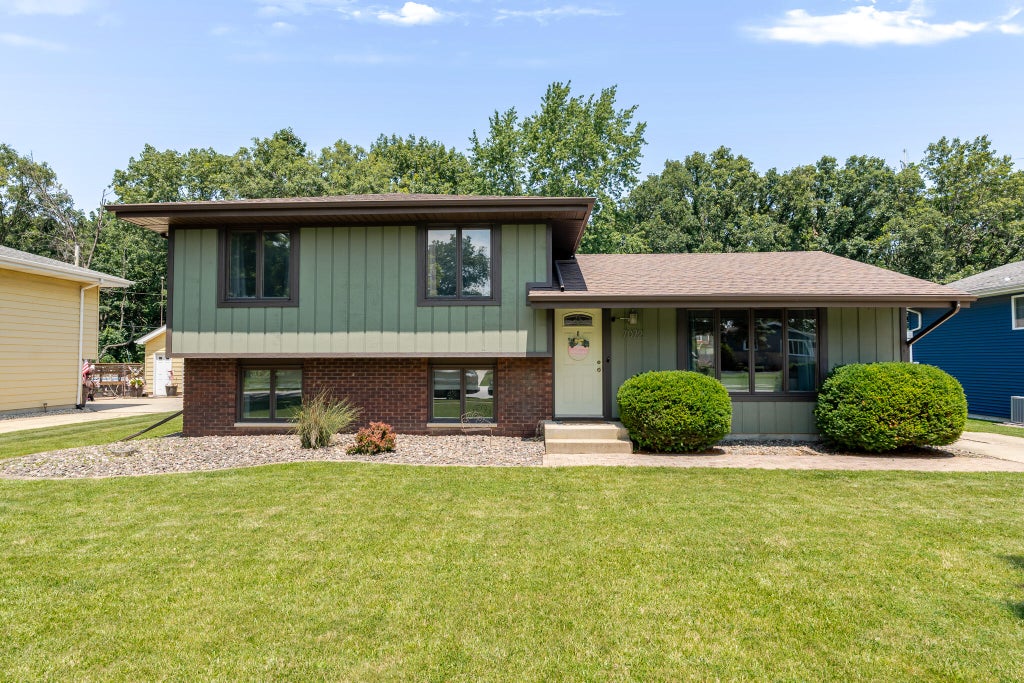 Photo of 7072 W 82nd Court, Crown Point, IN 46307 (MLS # 846363)