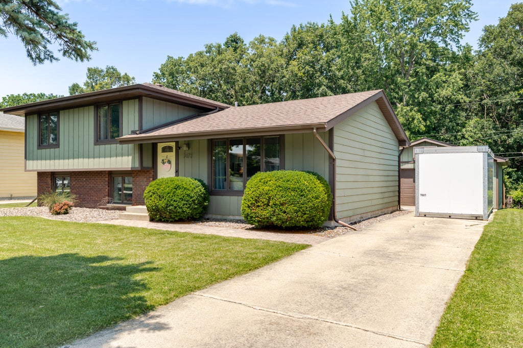 Photo of 7072 W 82nd Court, Crown Point, IN 46307 (MLS # 846363)