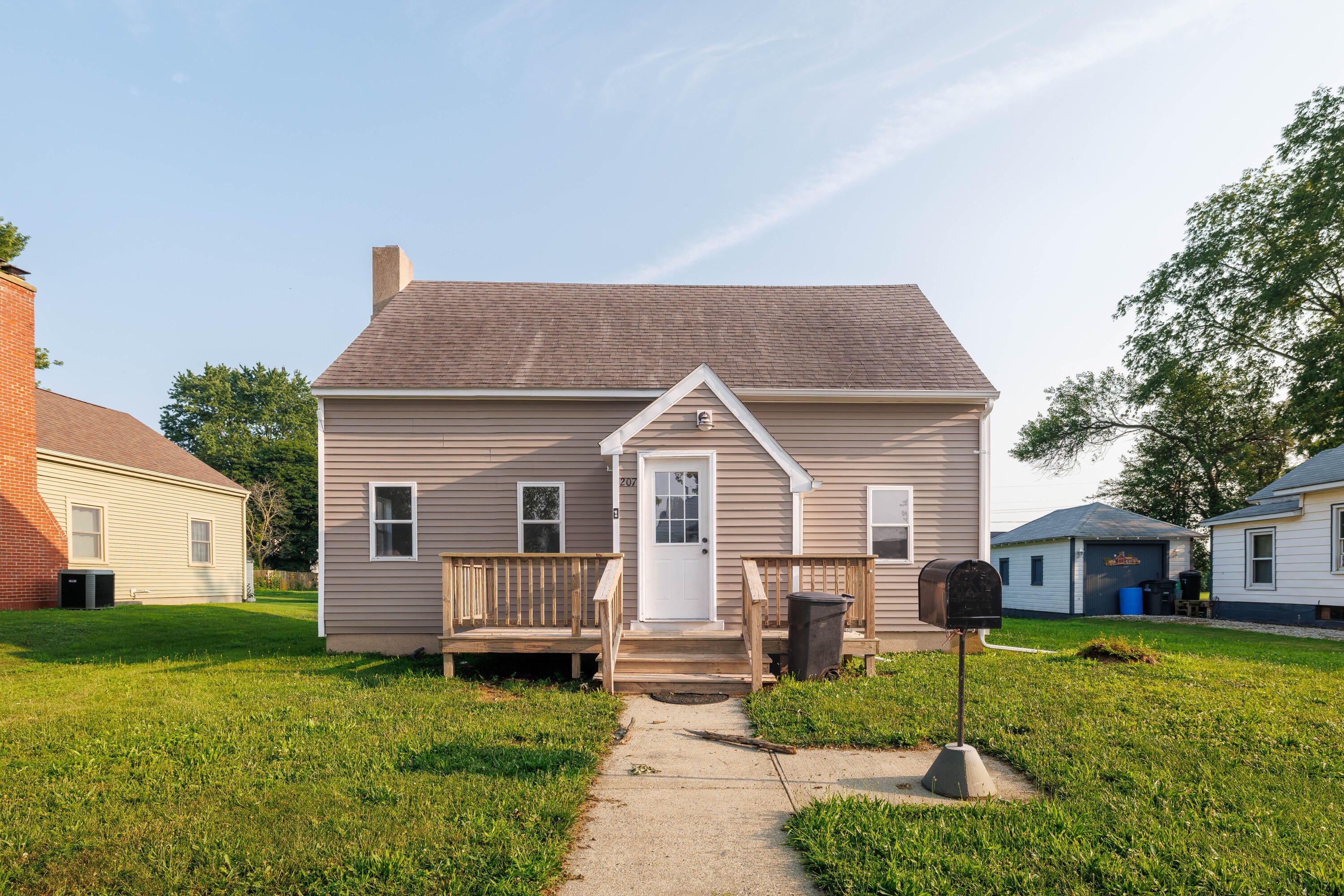 Photo 1 of 29 — 207 E Allen Street, Kentland, IN 47951