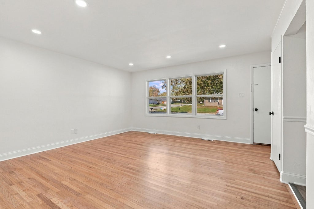 Photo of 1101 E 71st Avenue, Schererville, IN 46375 (MLS # 847387)
