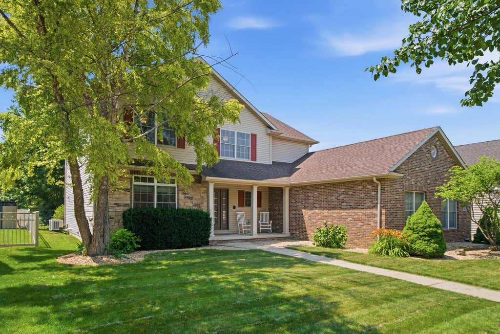 Photo of 12592 Pennsylvania Place, Crown Point, IN 46307 (MLS # 842377)
