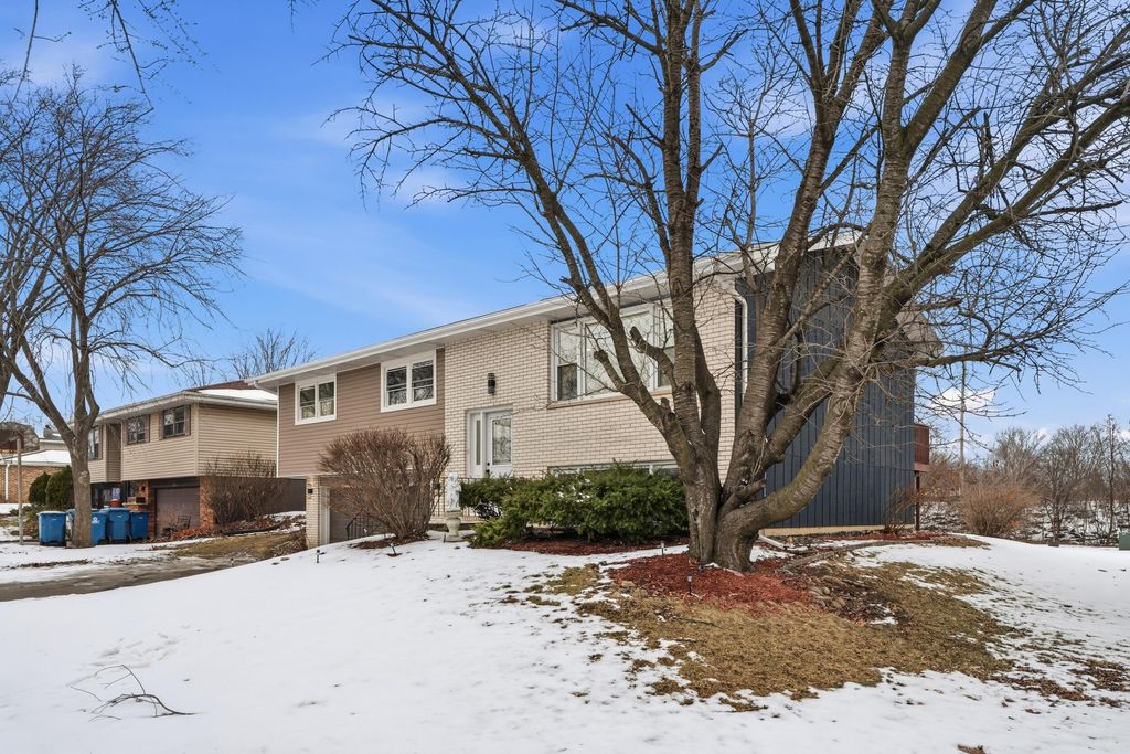 Photo of 2417 Hickory Drive, Dyer, IN 46311 (MLS # 833744)