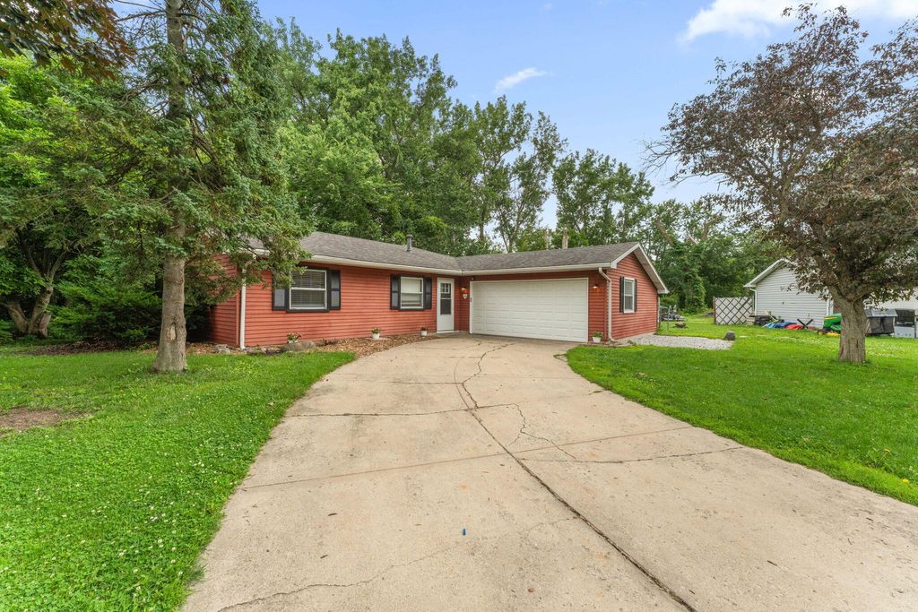 Photo of 1531 Madison Avenue, Dyer, IN 46311 (MLS # 841247)